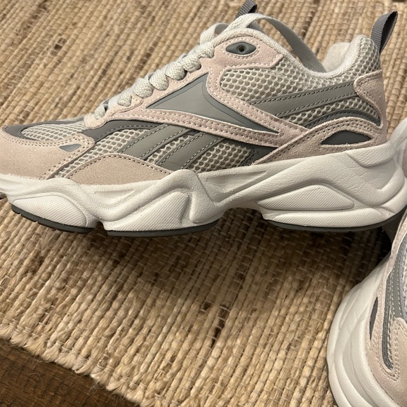 Reebok Royal Charge sneaker - Picture 2 of 9